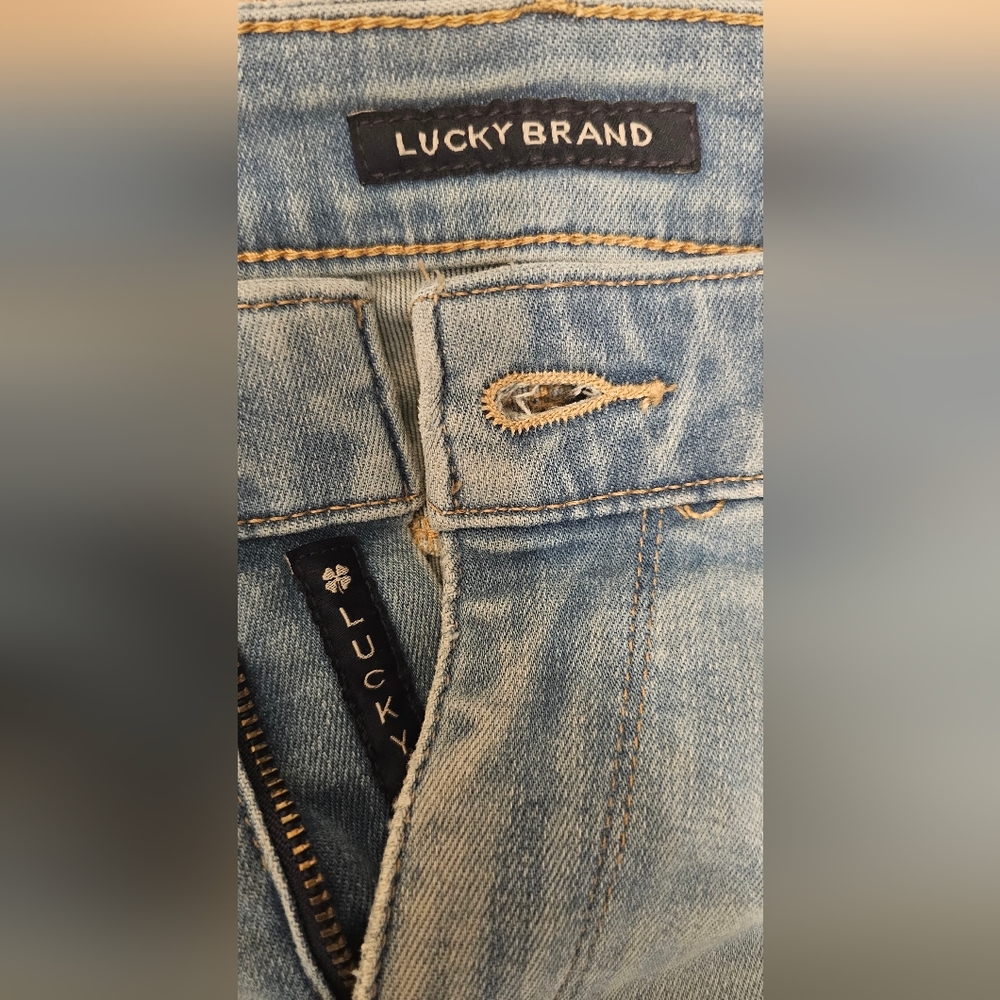 Lucky Brand Light Blue Distressed "MID RISE STRAIGHT SWEET" Jeans SIZE 8/29
